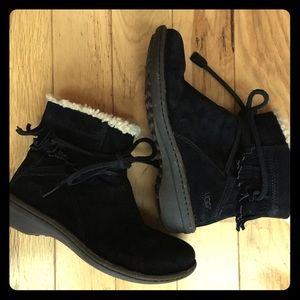 Ugg Black Suede Caspia Shearling-lined Boots